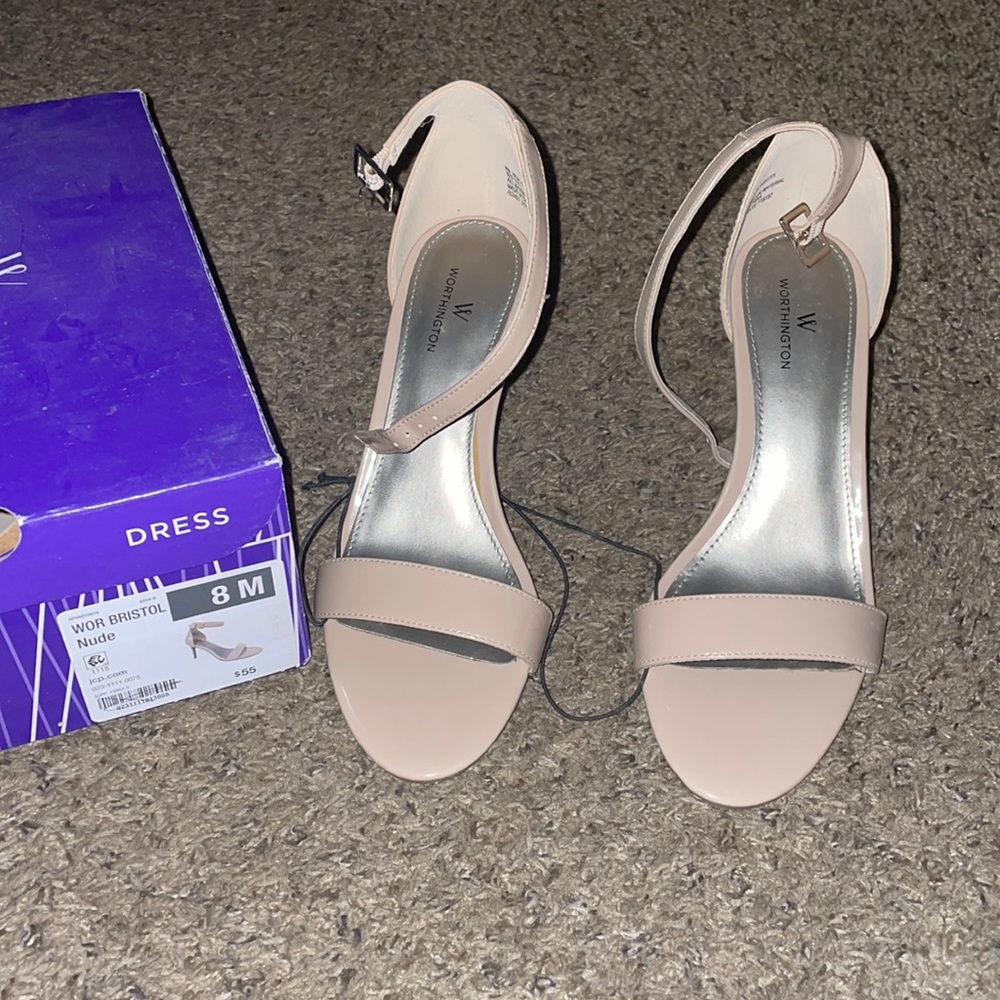 NWT NIB nude heels